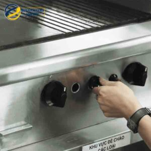 Bếp chiên nửa phẳng nửa nhám dùng gas có chân đứng BERJAYA GG2BHRFS-17