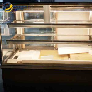 Tủ mát trưng bày bánh kính vuông BERJAYA RCS18SB13-2FB